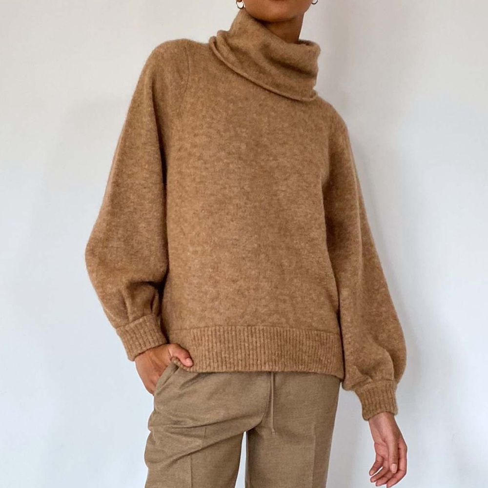 ♡ Babaton Adichie Sweater